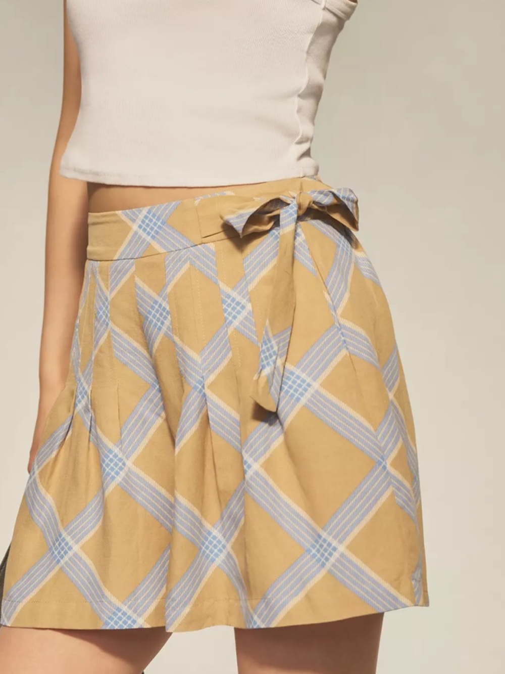 En Saison Isla Pleated Shorts Beige and Light Blue Plaid